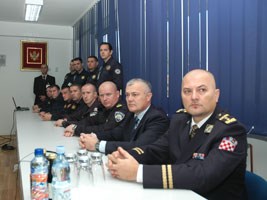 Slika topvijesti/2011/Studeni/Crna Gora/CG_policajci.jpg